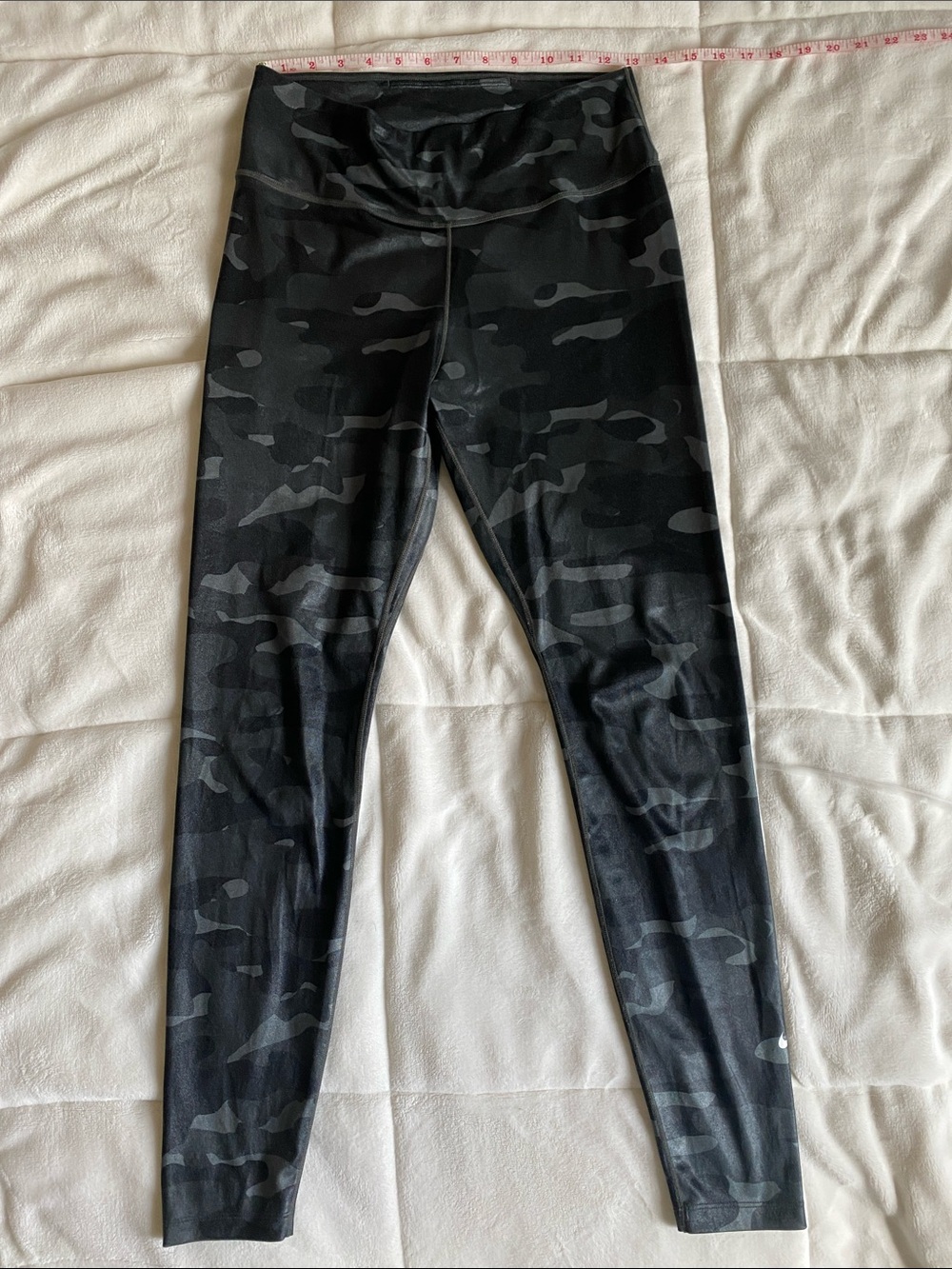 Nike Women’s Dri-FIT Shine Leggings (Medium)